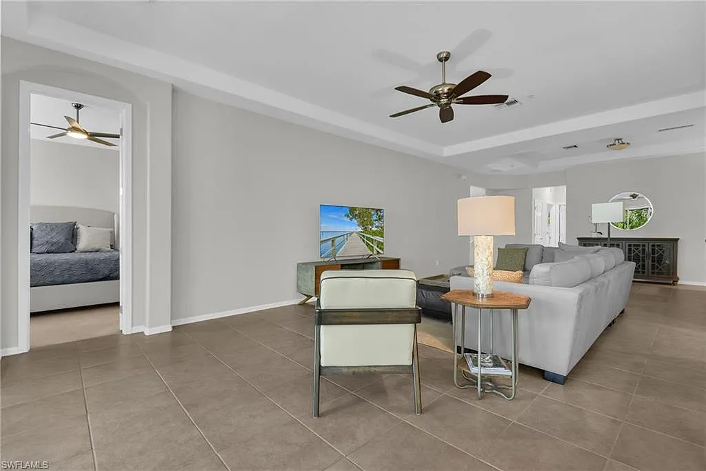 3 bed, 2.0 bath, 1975 sqft, $6,500 — Photo 4