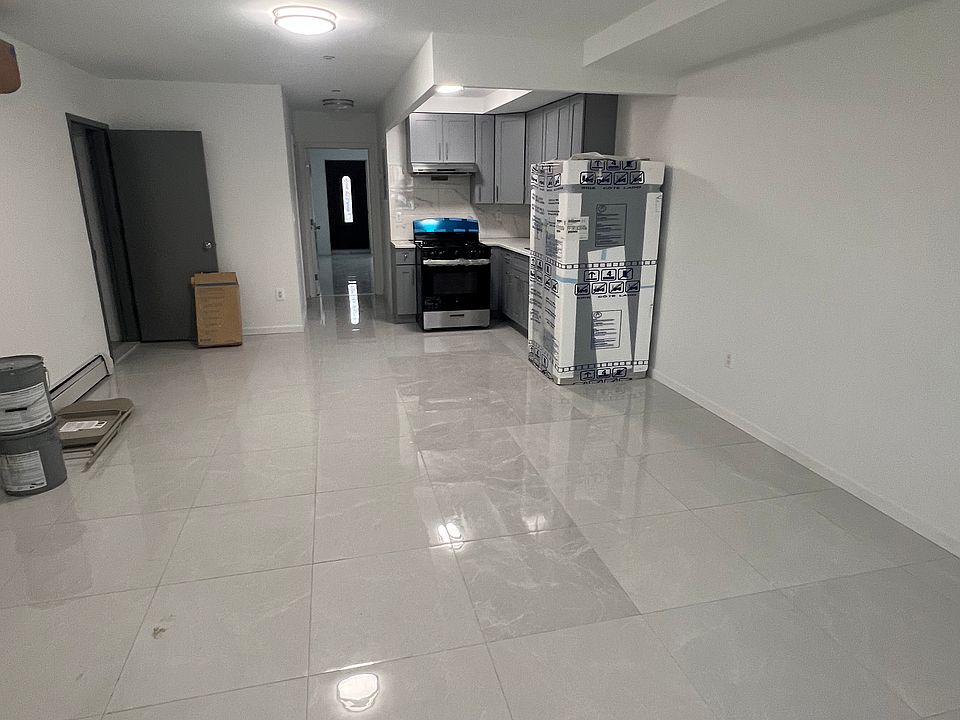 1st image of 2346 130th St Fl 1