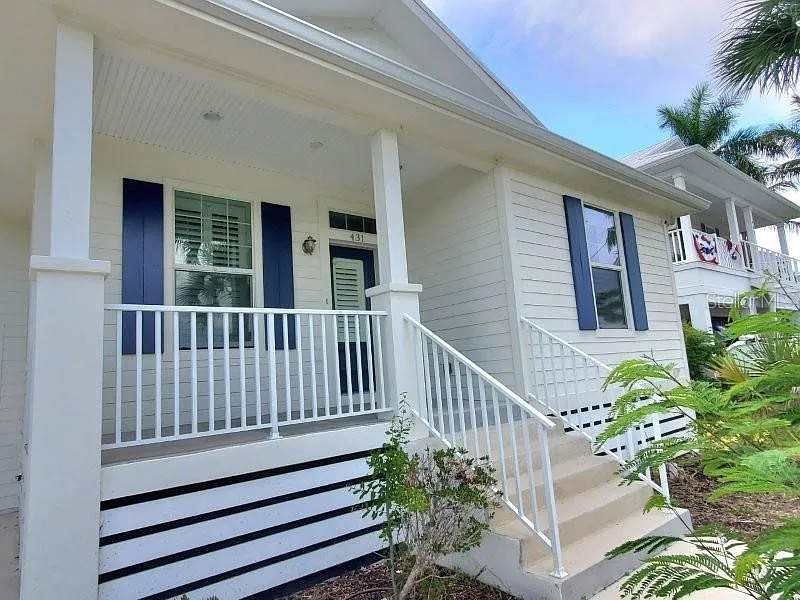 3 bed, 2.0 bath, 1383 sqft, $2,200 — Photo 2