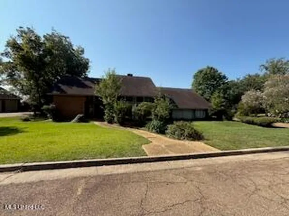 2021 Petit Bois St S, Jackson, MS 39211
