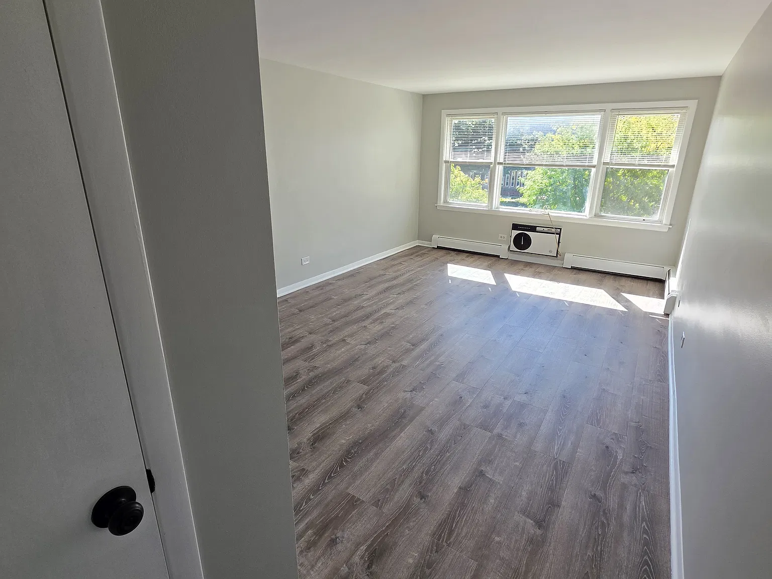 2 bed, 950 sqft, $1,700 — Photo 2