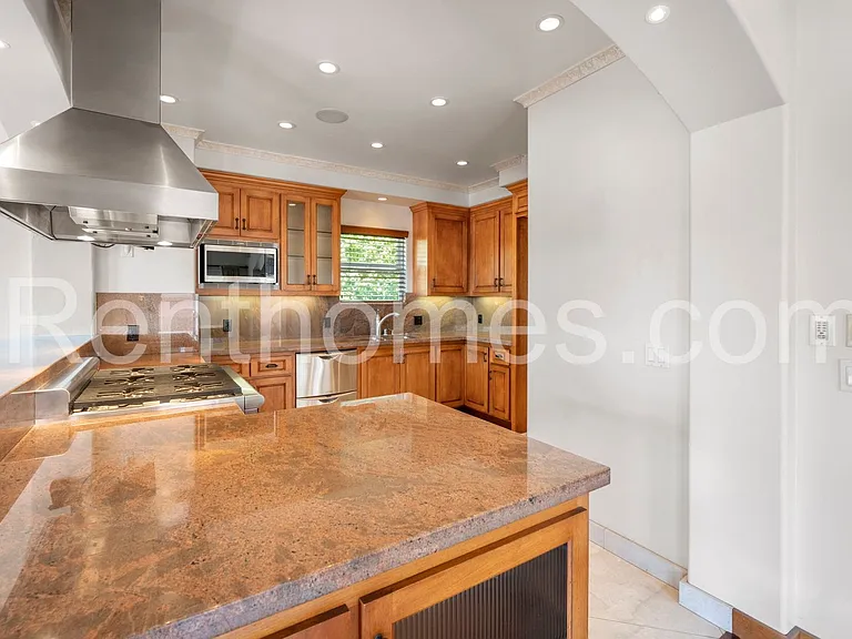2940 Columbia St — Photo 21