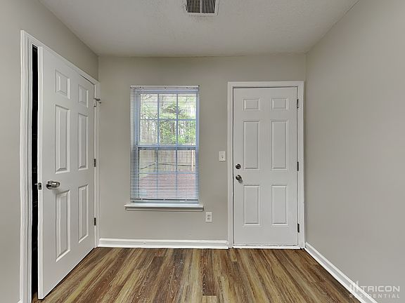 4th image of 219 London Dr