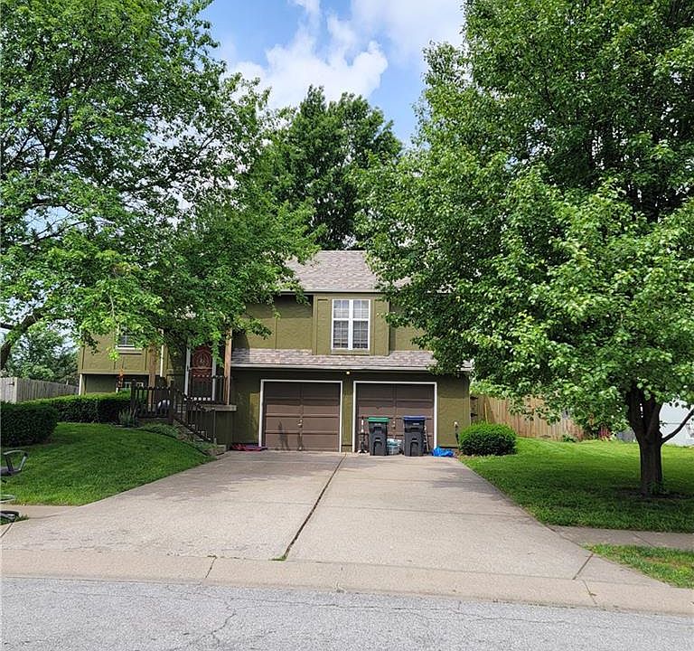 1st image of 820 NE Aaron Dr