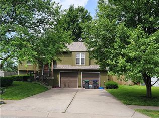 820 NE Aaron Dr, Lees Summit, MO 64086