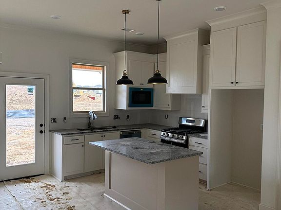 3rd image of 1068 Riverside Ln