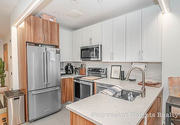 2nd image of 218 Bainbridge St #G