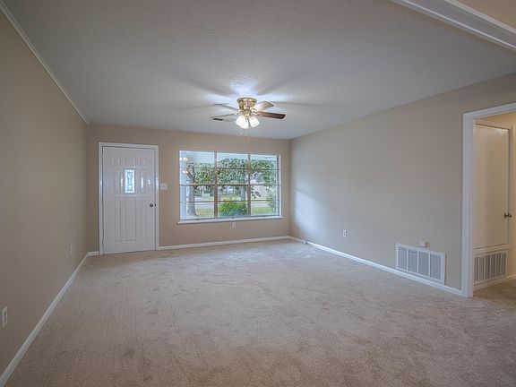 4th image of 110 Warwick Dr