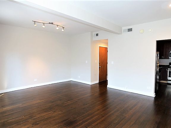 4th image of 918 W Belle Plaine Ave #2