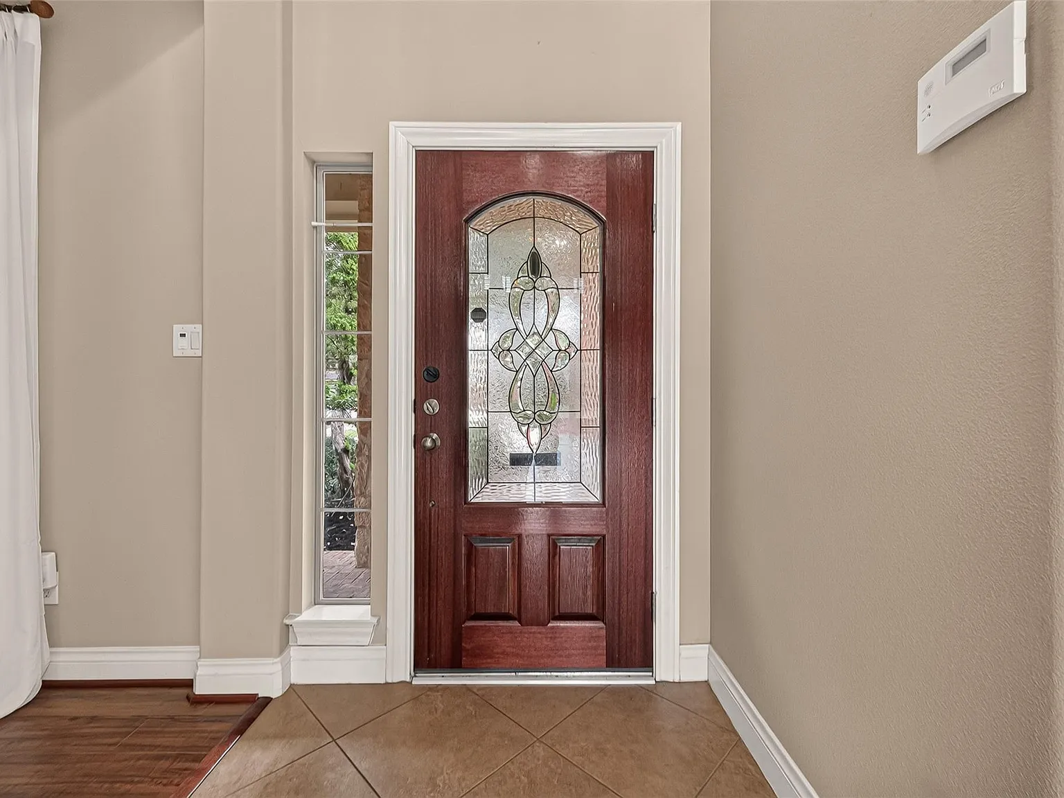 4 bed, 3.5 bath, 3379 sqft, $2,900 — Photo 4