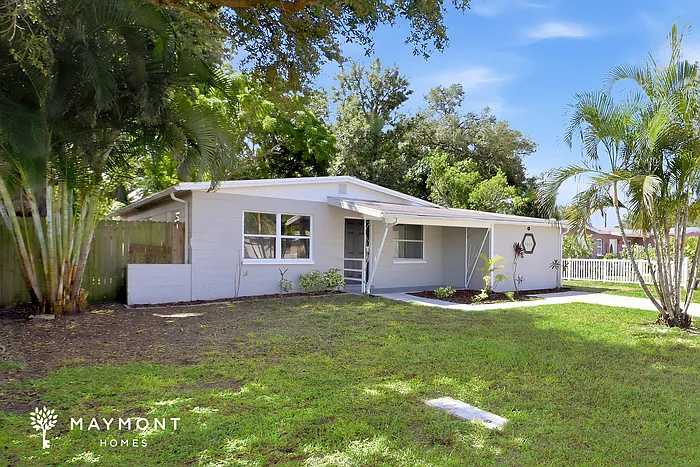 4 bed, 2.0 bath, 1308 sqft, $2,370 — Photo 2