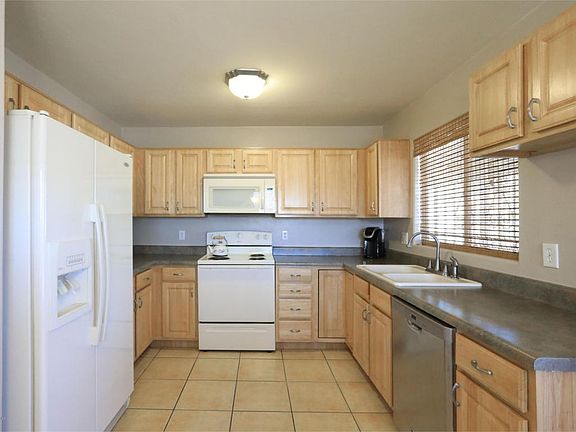 3rd image of 2932 N Chante Ct