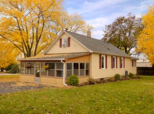 1421 Mitchell Rd, Aurora, IL 60505