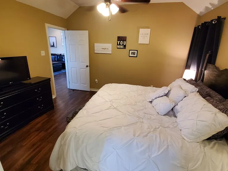 215 Landsburg Ct — Photo 18