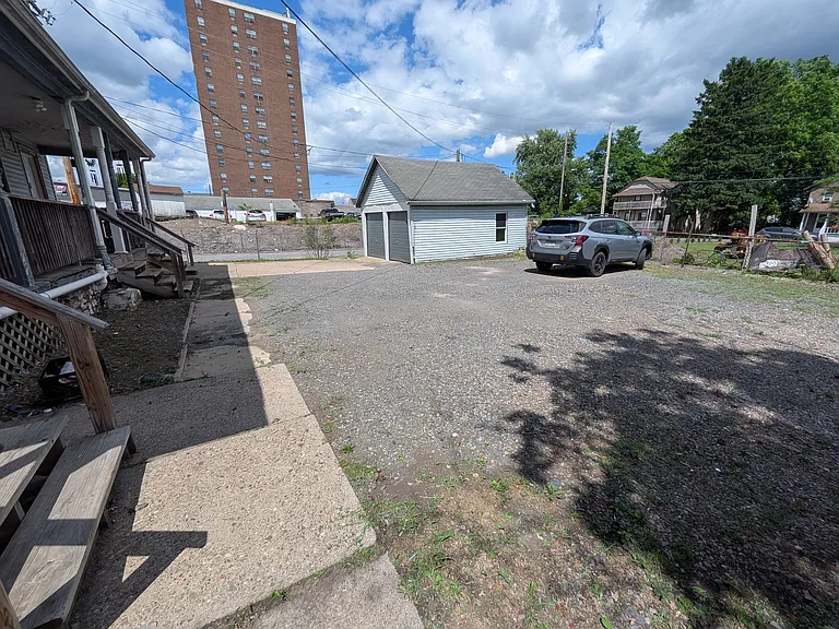212 S Front St #B — Photo 35