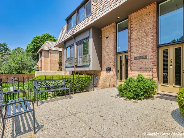 436 W Russell St #5, Barrington, IL 60010