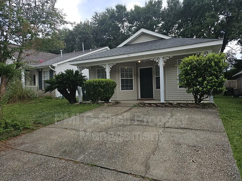 3 bed, 2.0 bath, 1184 sqft, $1,695 — Photo 1