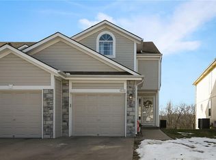 1332 NW Hidden Ridge Cir, Blue Springs, MO 64015