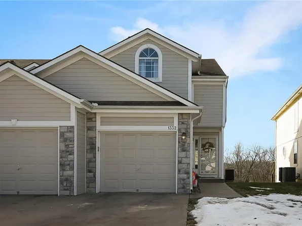1332 NW Hidden Ridge Cir, Blue Springs, MO 64015