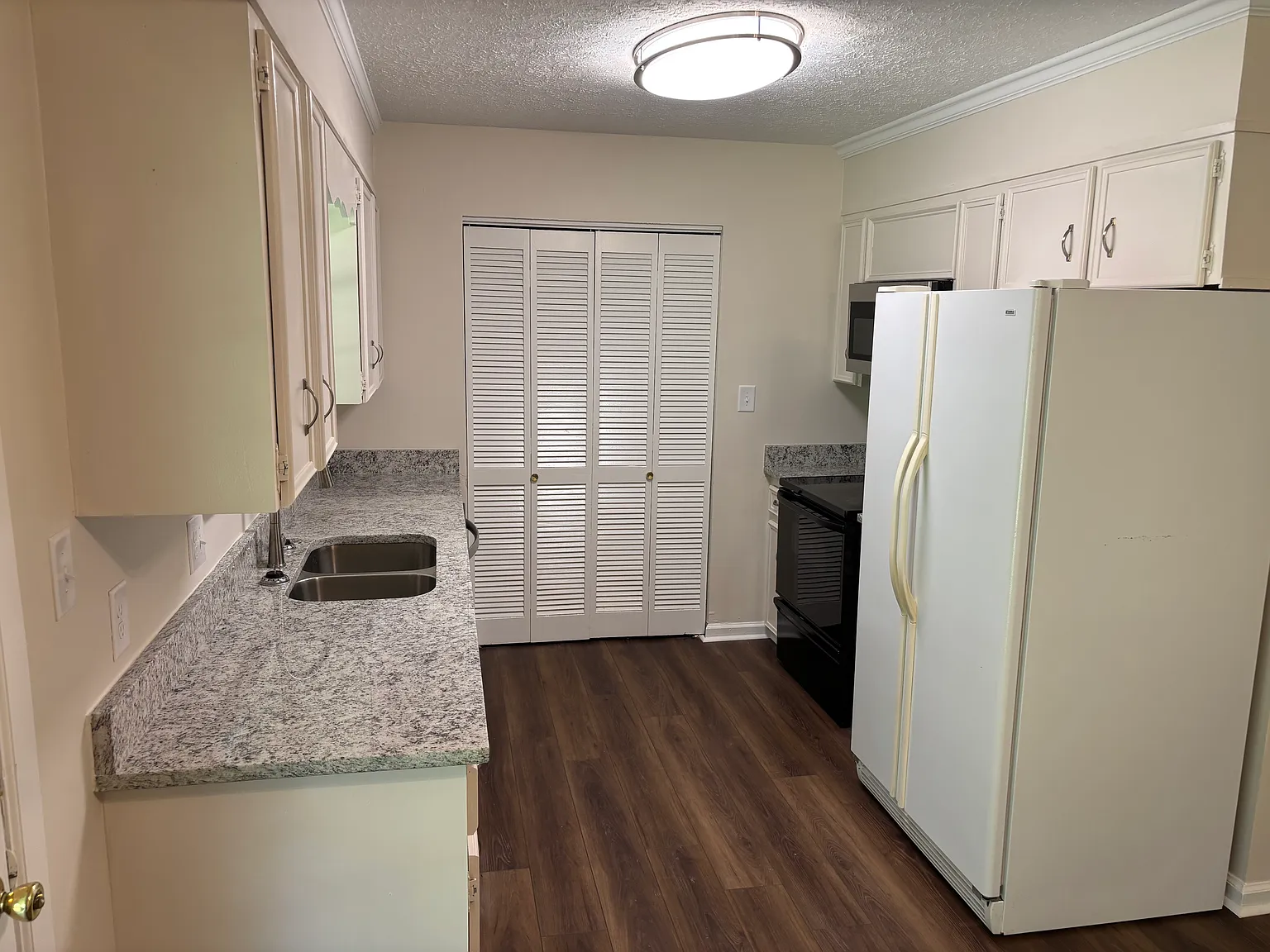 3 bed, 1943 sqft, $2,400 — Photo 3