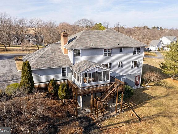 4th image of 365 Runnymede Dr