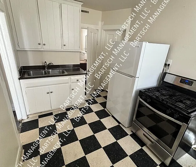 2434 N Bartlett Ave — Photo 10