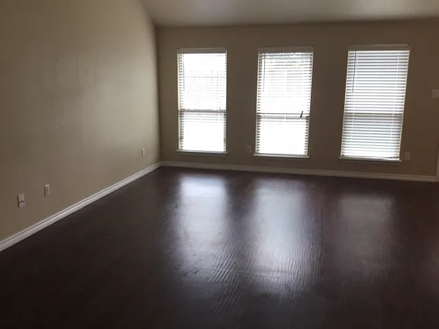 4 bed, 2.0 bath, 1848 sqft, $2,160 — Photo 4