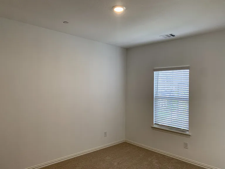 1009 Rockrose Dr — Photo 8