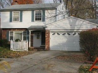 818 N Selfridge Blvd, Clawson, MI 48017