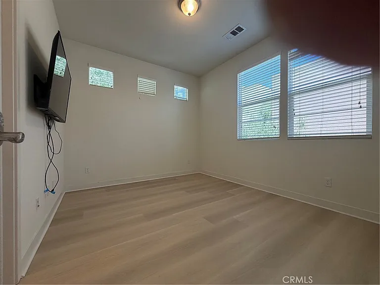 802 Beacon — Photo 17