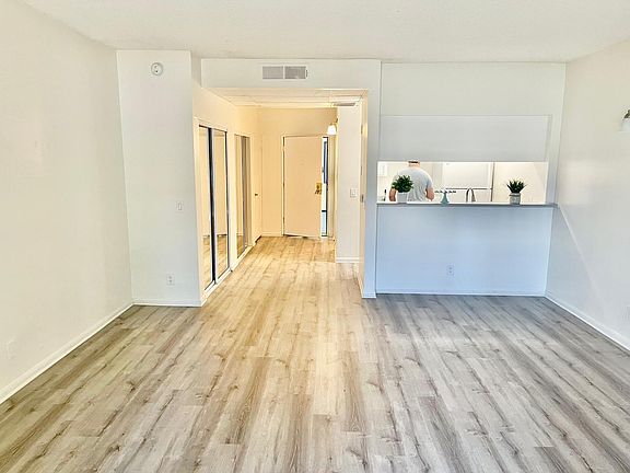 5th image of 2725 Abbot Kinney Blvd
