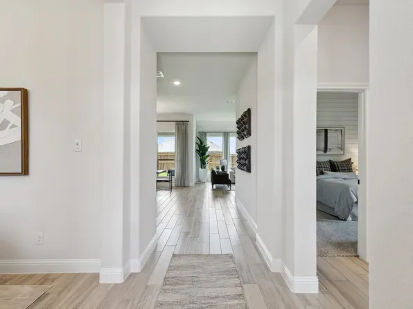 902 Meadow View Dr, Cleburne, TX 76033