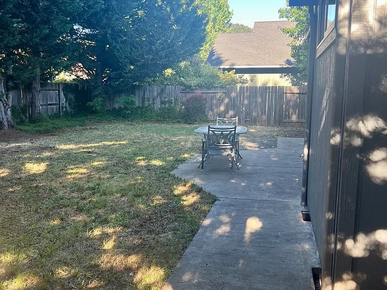 109 Sanger Ln — Photo 18