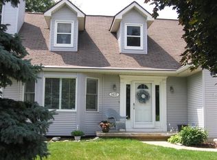 1437 Maplewood Dr, Saline, MI 48176