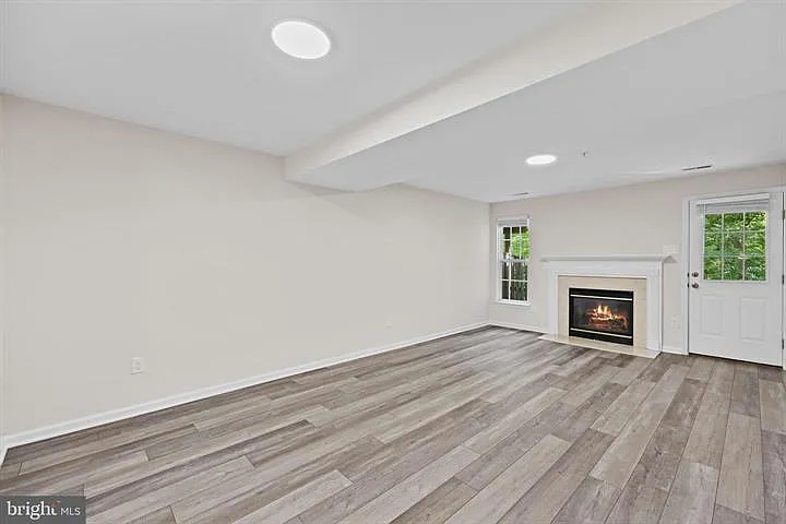8880 Papillon Dr — Photo 32