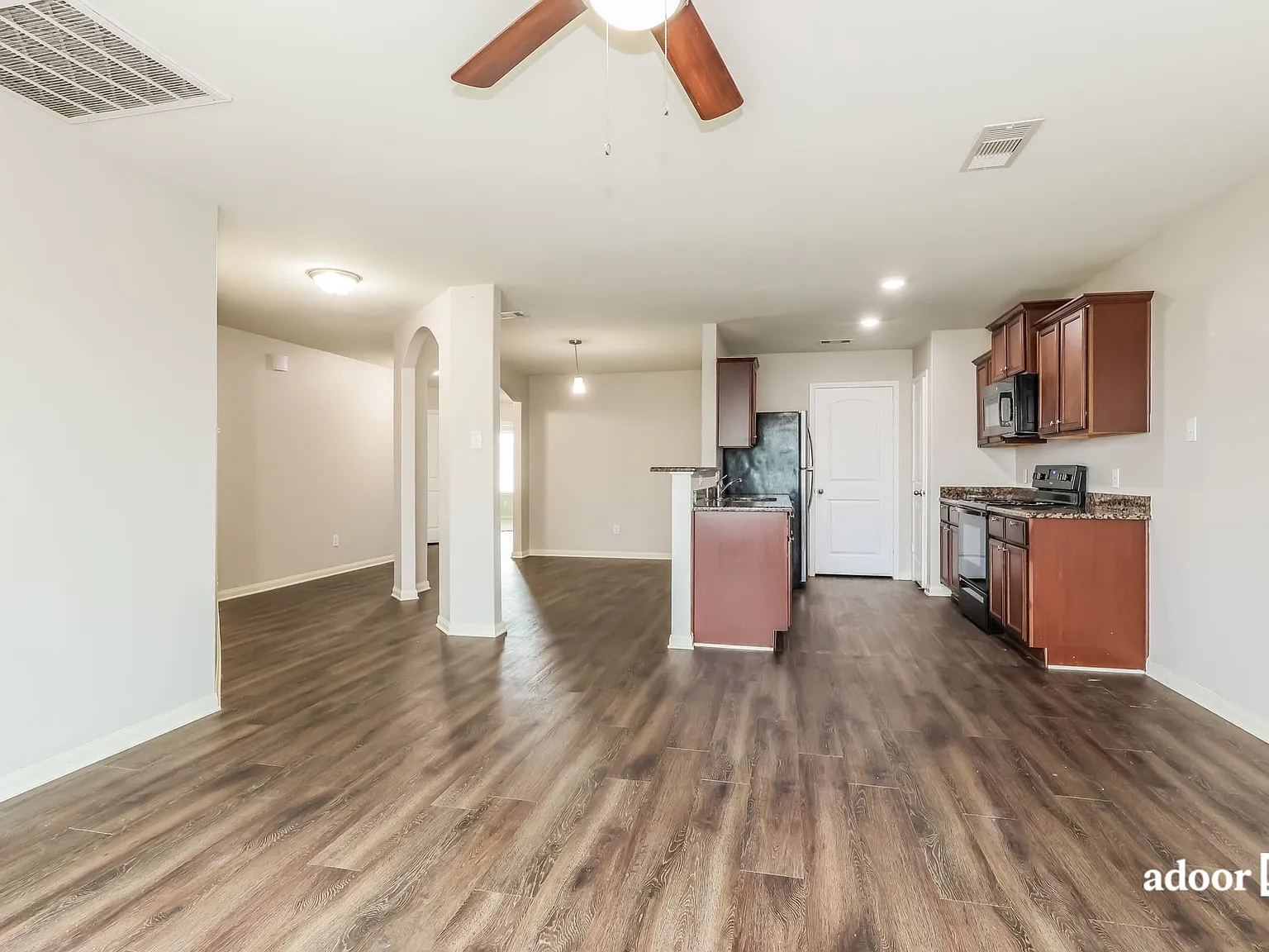 3 bed, 2.0 bath, 1415 sqft, $1,795 — Photo 4