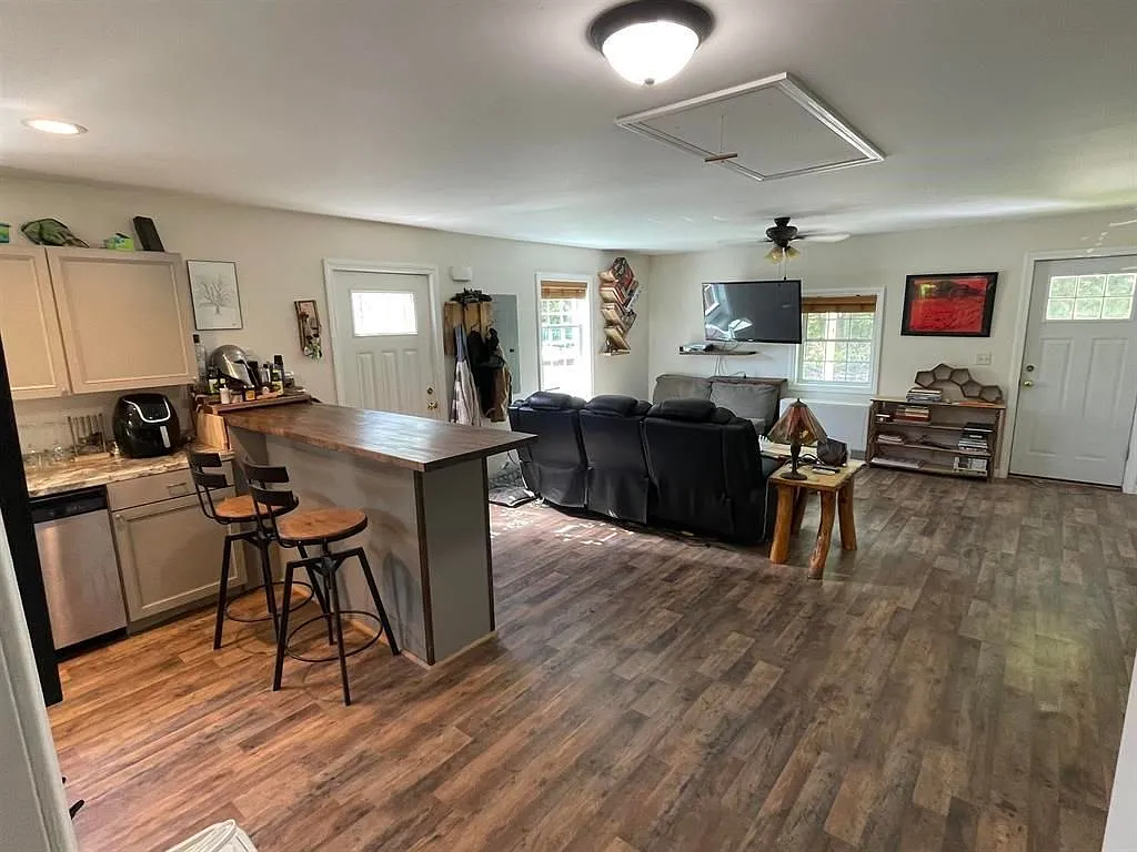 2 bed, 1.0 bath, 925 sqft, $2,100 — Photo 4