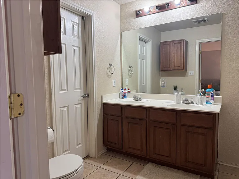 2107 Charlotte Estates Dr — Photo 8