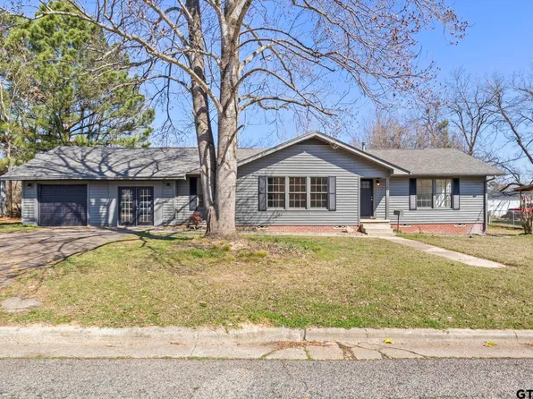 1211 Lamar Dr, Mount Pleasant, TX 75455