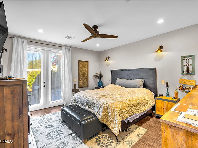 4402 E Turney Ave — Photo 29