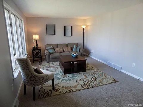 4th image of 50 Rushford Ln