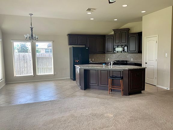 Kitchen and breakfast