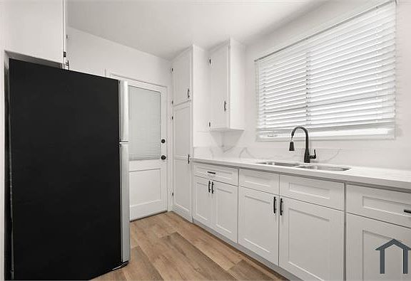 4th image of 4119 Santo Tomas Dr #4191-B