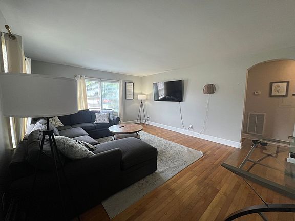 4th image of 1110 N Roan St