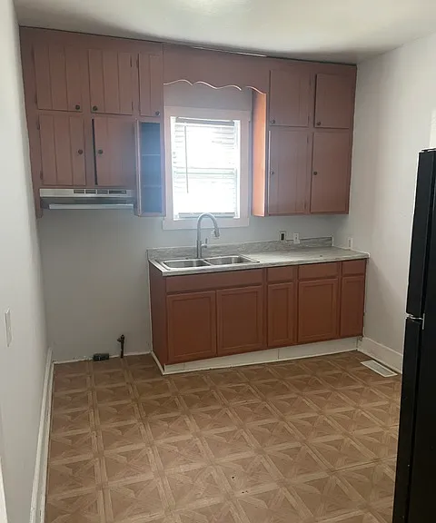 222 E Bell St — Photo 18