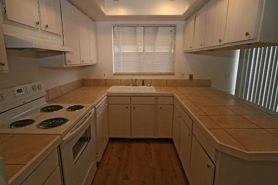 2561-2599 Iris Dr — Photo 1