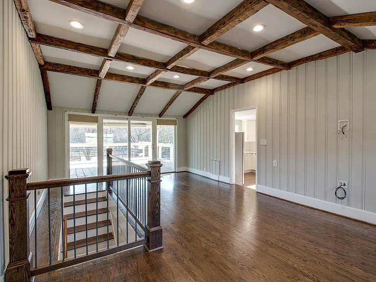 6398 Temple Rd — Photo 15