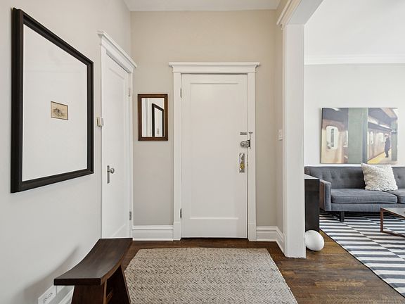 3rd image of 1356 W Rosemont Ave #1