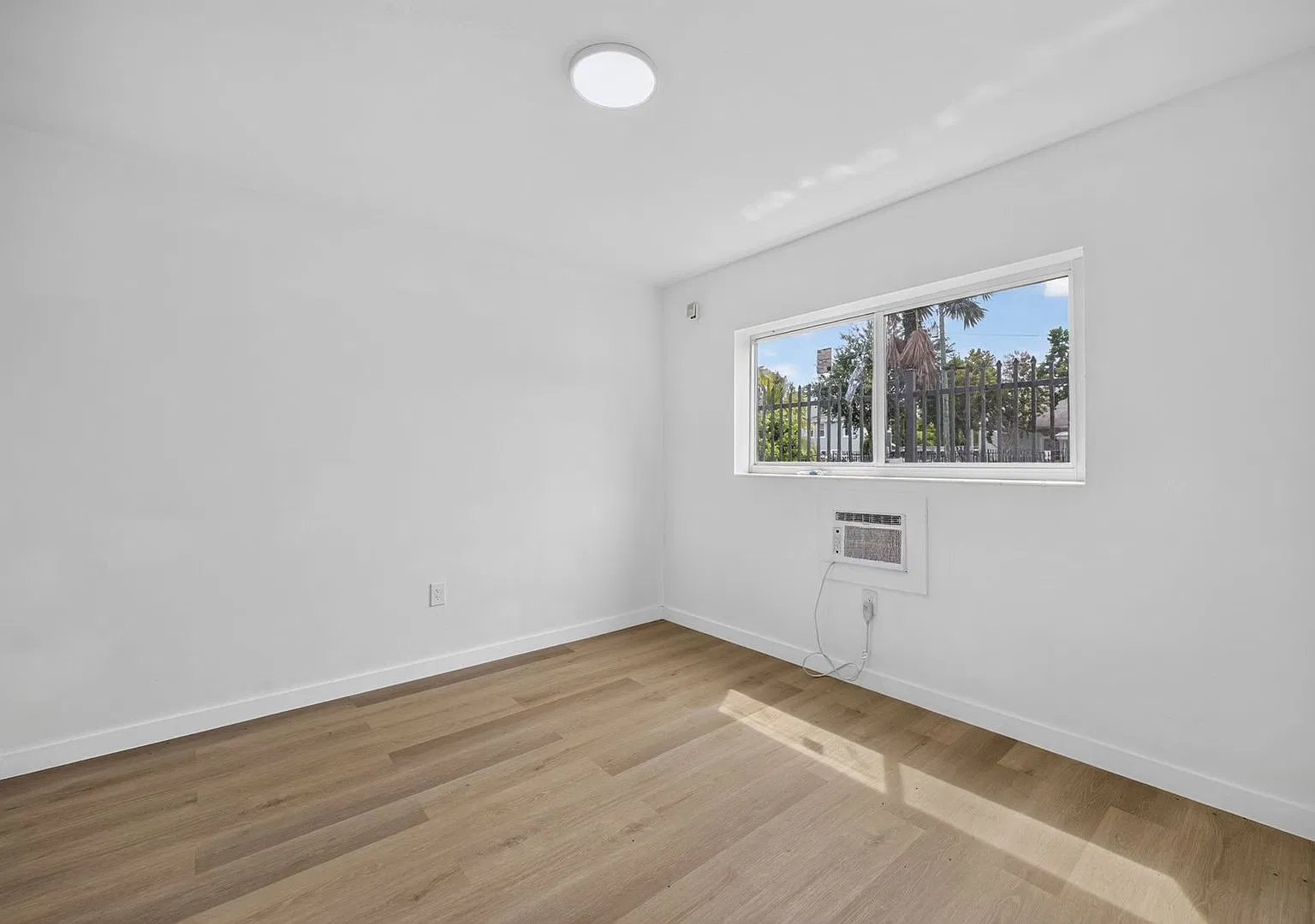 60 NW 79 LLC — Photo 3