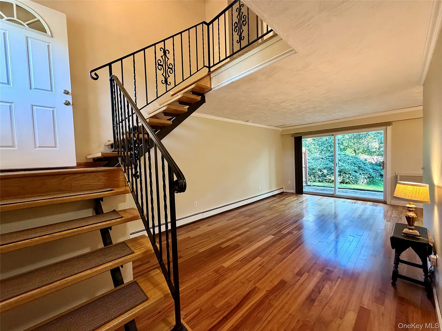 2 bed, 1.5 bath, 1100 sqft, $2,500 — Photo 2